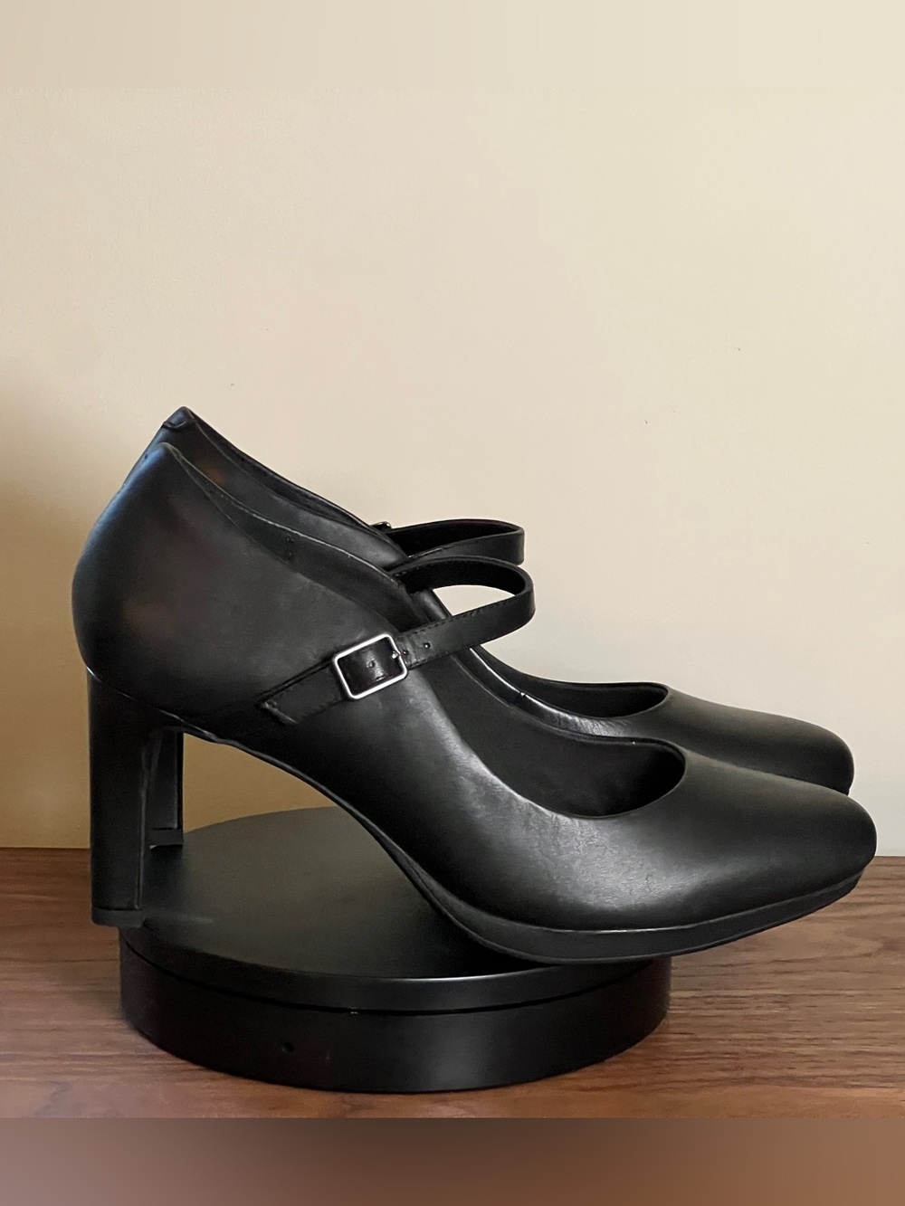 Clarks Ambyr Shine Leather Mary Jane Heeled Pumps - US 12 - Picture 2 of 11